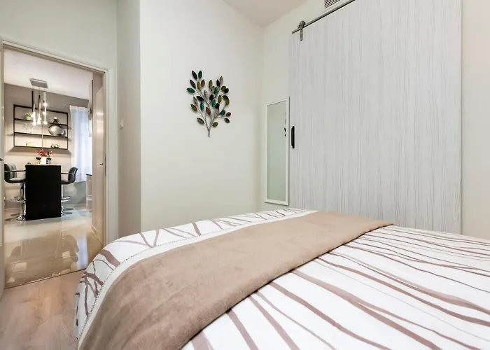 Bella Campagna - Luxury Two Bedroom Apartment